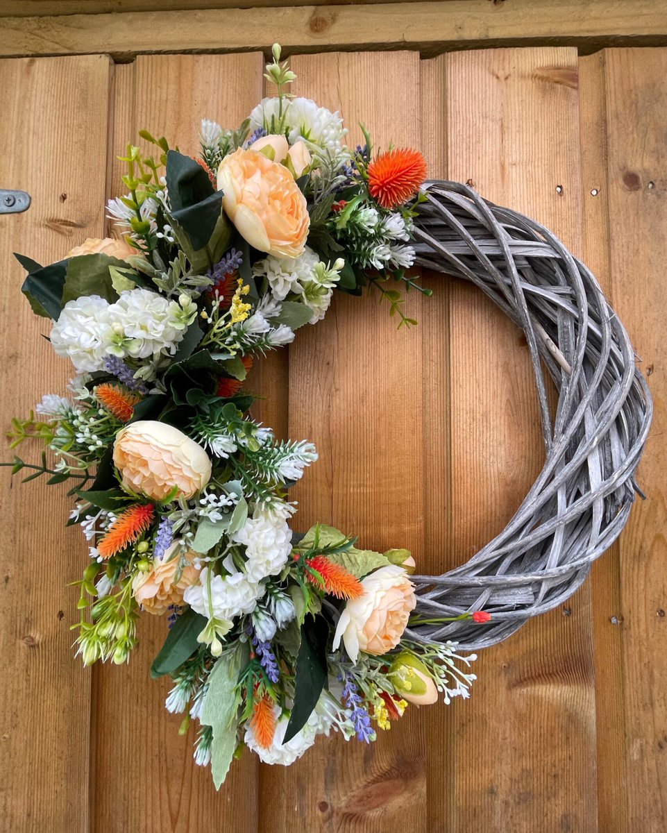 Decorate your door with one of my handmade wreaths and let it be a symbol of warmth and hospitality. 🌻🏠 

🛒☘️ shopinireland.ie/store/wreathby…

#WelcomeWreaths #DoorDecor #HandmadeWithLove #HomeSweetHome #PersonalStyle #WreathLove #Hospitality #DoorwayCharm