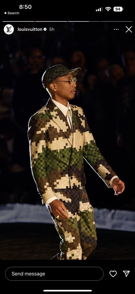 Congrats @Pharrell for first @LouisVuitton collection. Nice pixel suit ! @TheSandboxGame #thesandbox #pixelart #voxelart #VoxEdit