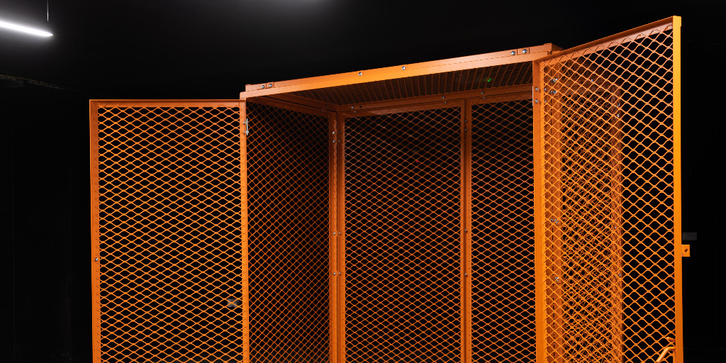 Do you know the pros and cons of the metal material options for #fences &amp; cages? 

Let’s explore them here: ow.ly/pt2G50OSt1h 

#wovenwire #weldedwire #expandedmetal #fencing