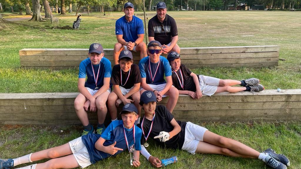 HorrisHill's tweet photo. 72-hole Golf Challenge - done! Victory was claimed by Team Powell but Mr Thomson's team were worthy competitors. Fundraising now at £1,200 for @NAWT_updates, donate here:
https://t.co/5NtYdAHibe
#HHFamily #HorrisHill # PrepSchool #Newbury #Berkshire #Hampshire #golfchallenge https://t.co/m4W5wAc6Rx