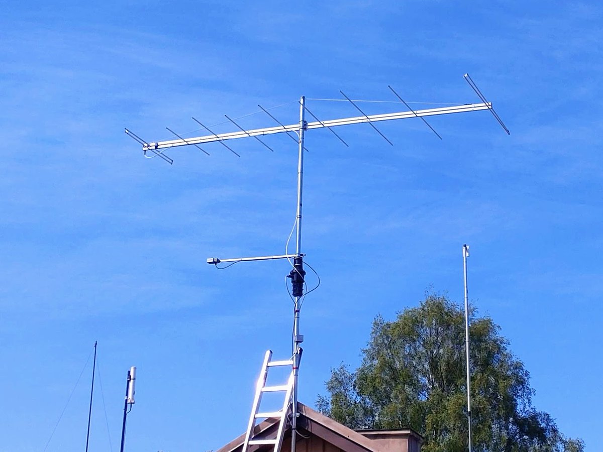 One of our longer FMDX hybrid Log Periodic Arrays for 88-108MHz. Customer comments:
'It has been a fantastic performer and my fellow hobbyists, fm-dxers, have been asking me where did I get my antenna from.' #fmdx #dxing #hamr