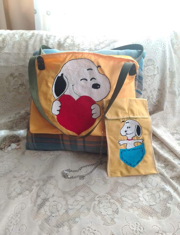 Günaydın, siparişe özel Snoopy kumaş çantası ve telefon çantası yapıyoruz. 
instagram.com/ebruliresim_he…
💕💕💕💕💕
#elemeğigöznuru #çanta #punch #çarşamba #günaydın