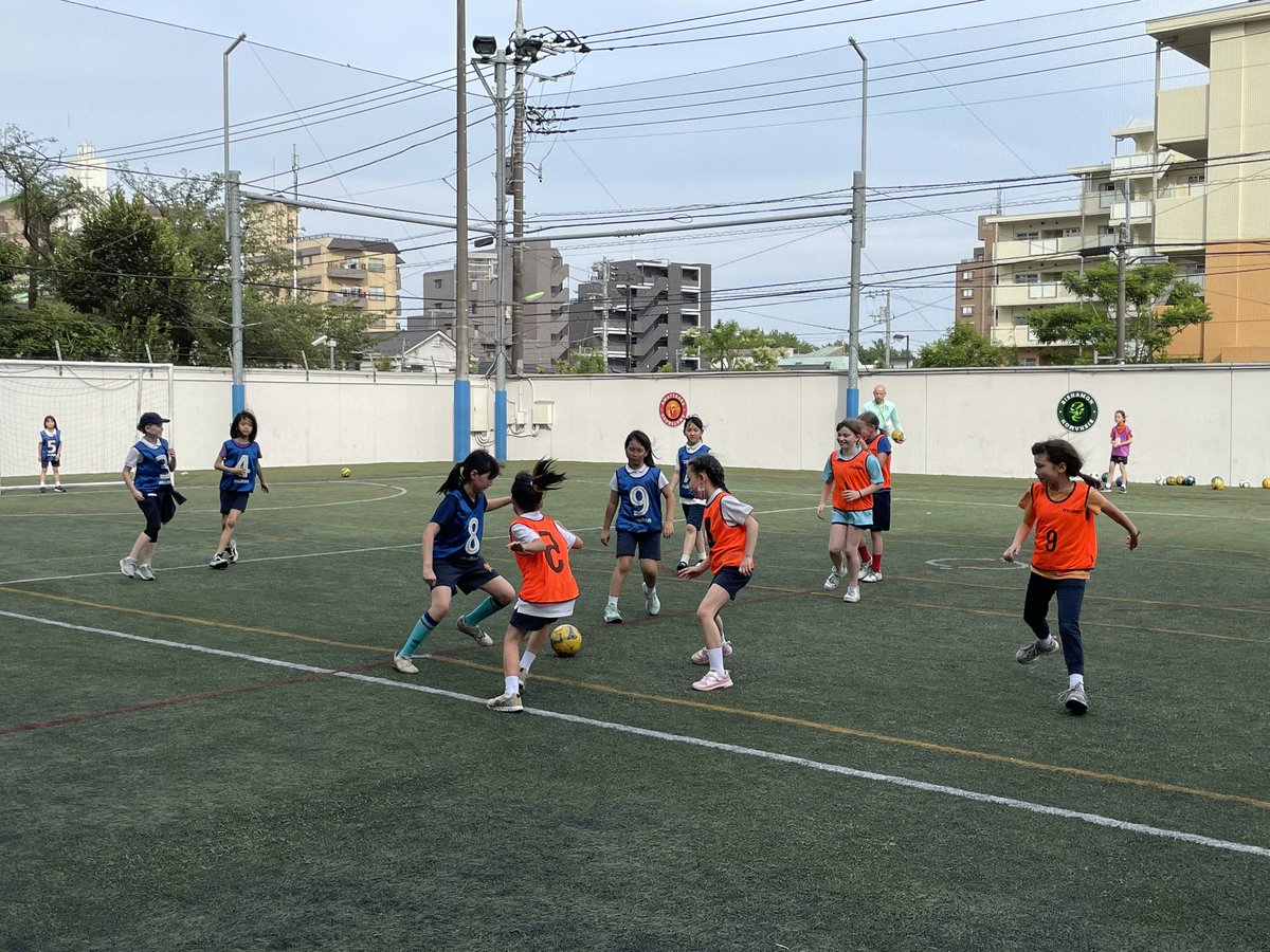 BST_Sport's tweet photo. A great turn out from our Y3-5 girls who were treated to an hours football session led by @CelticFCJPN coaches. So much potential shown from these confident players who now have a few more skills to go away and practice! 🦁⚽️ https://t.co/7thBGqFyqu
