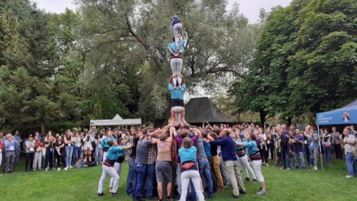 #RecercaUB | 🏔️ 460 experts internacionals es reuneixen a #Puigcerdà fins al 22 de juny en el congrés #EUCOP, organitzat per @GeografiaUB i centrat en el #premafrost, el sòl que es manté congelat permanentment.

En l’actualitat aquest sòl s’està veient afectat pel #canviclimàtic,…