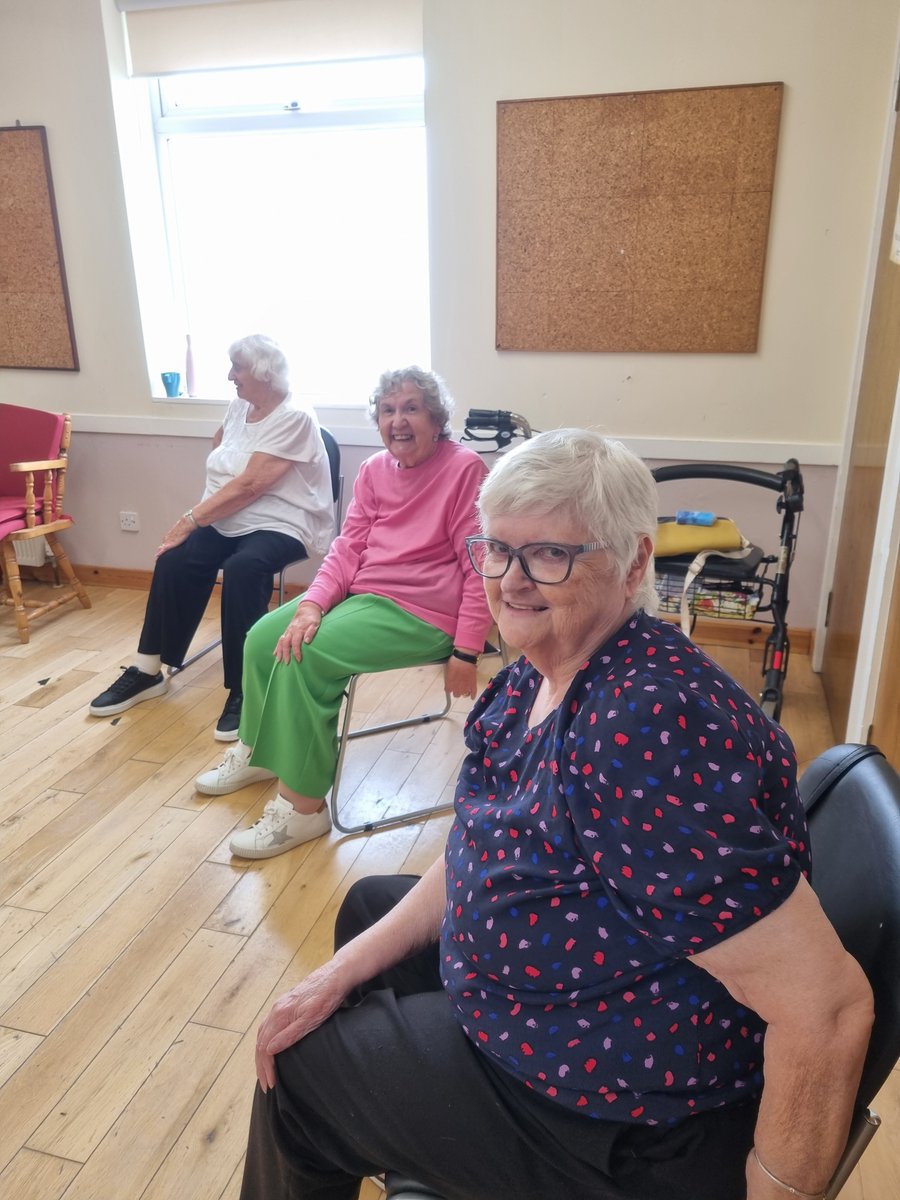 Our Monday crew had fun with @YogaWithEsme trying out some chair-based yoga this week while Sheena, Gentle Exercise tutor extraordinaire, took a well-deserved break. Check out their moves! 🧘‍♀️🤩💖

#TeamDove #TheDoveCentreEdinburgh #Over50s #ChairBasedYoga #Yoga #YogaWithEsme