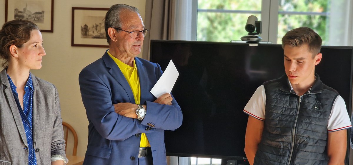 Prefet65's tweet photo. #Cérémonie | 🧑🎓Les #apprentisméritants de la Haute-Bigorre ont été récompensés par la #SPBB, Bénédicte Martineau à l’hôtel de ville de Bagnères-de-Bigorre.
Félicitations aux 5 jeunes sélectionnés.👏 https://t.co/ljBWv8KflI