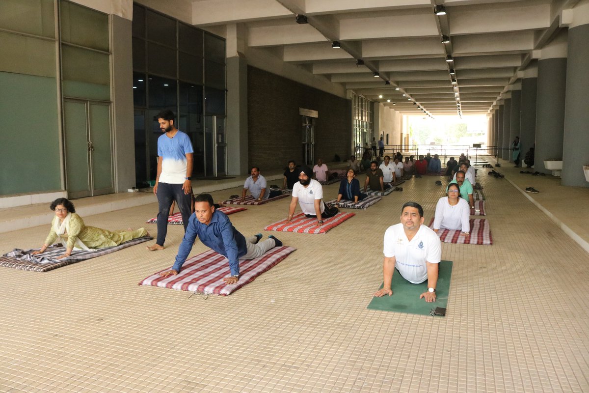 cgstaudit1mum's tweet photo. 9th #International Day of Yoga, 2023 based on the theme “One World, One Health” resonance with the principle of “Vasudhaiva Kutumbakam” celebrated by the officers &amp; Staff of CGST &amp; C. Ex., Audit I, Mumbai.@cbic_india,@cgstmumbaizone https://t.co/tQV6hECarU