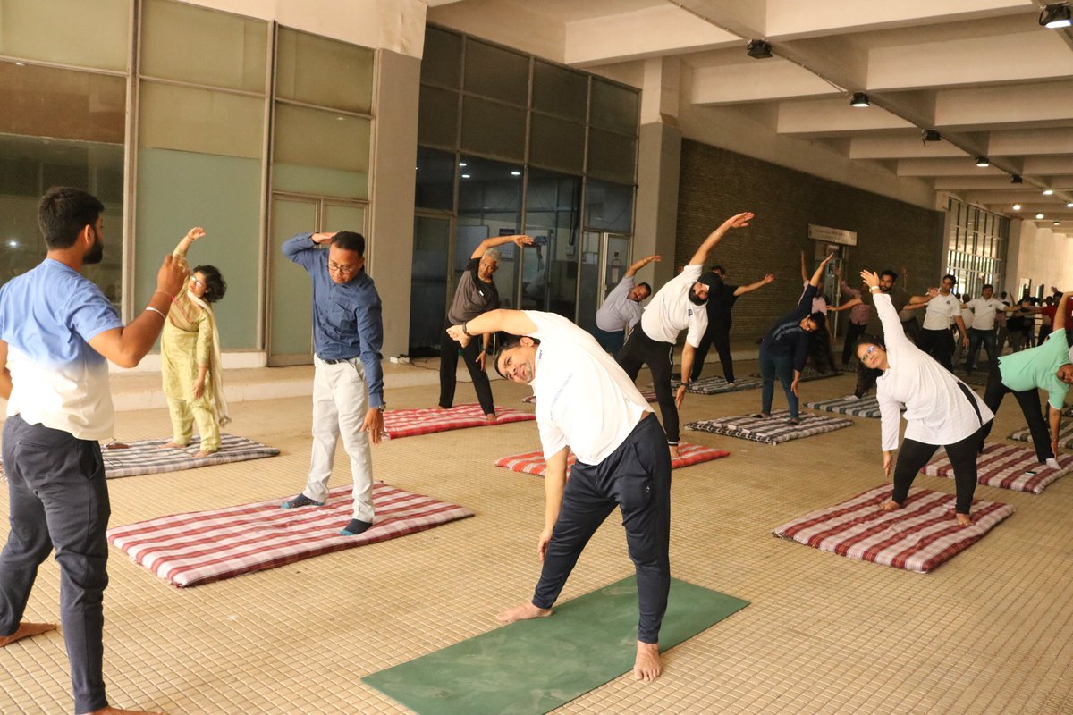cgstaudit1mum's tweet photo. 9th #International Day of Yoga, 2023 based on the theme “One World, One Health” resonance with the principle of “Vasudhaiva Kutumbakam” celebrated by the officers &amp; Staff of CGST &amp; C. Ex., Audit I, Mumbai.@cbic_india,@cgstmumbaizone https://t.co/tQV6hECarU
