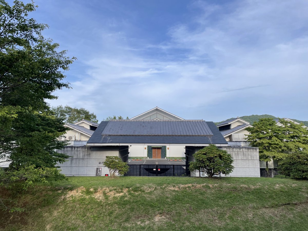 mashiko_museum's tweet photo. 2023年の夏至の日。
閉館時間なのにこんなに明るいです。
今日も一日おつかれさまでした!
#益子 #陶芸 #美術館 #メッセ #サラ #沙羅 #ネジバナ #日光 #男体山 #定点観測
#summersolstice #mashiko #museum #ceramicart #messe #stewartia #ladiestresses #screwflower #nikko #nantaisan https://t.co/xeUkLgANgc