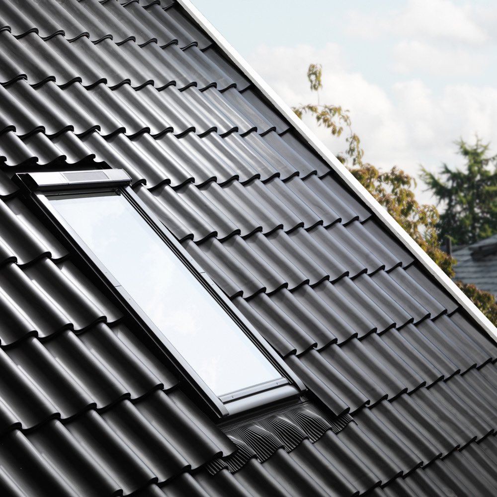 builder_depot's tweet photo. Letโs celebrate the #LongestDayOfTheYear with our selection of unique, #solarpowered @VELUX roof #windows that deliver all the benefits of a motorised window without the hassle of wires ๐
https://t.co/suWr7acHxV
#velux #solarwindows #builderdepot #buildersmerchant https://t.co/bo1KtXbXV2