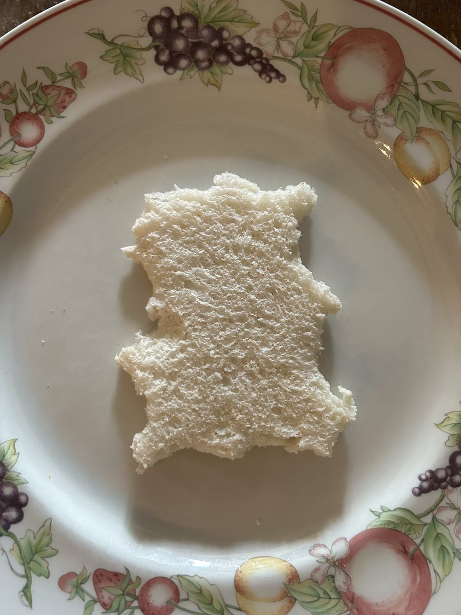 KalliniPuppets's tweet photo. @piersmorgan Given that inflation has stuck at nearly 9% we’ve decided to start eating the crusts…
#CostOfLivingCrisis https://t.co/XrVJrWhWKb