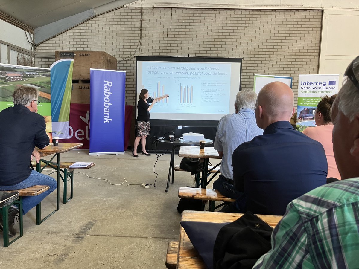 franckenhof's tweet photo. Kennissessie #Rabo op #Opendag CZAV/RH visie akkerbouw 2030. Al veel telers aanwezig, prachtige dag om van de innovaties op de stands en proefvelden kennis te nemen. https://t.co/MWgWpVvR8k