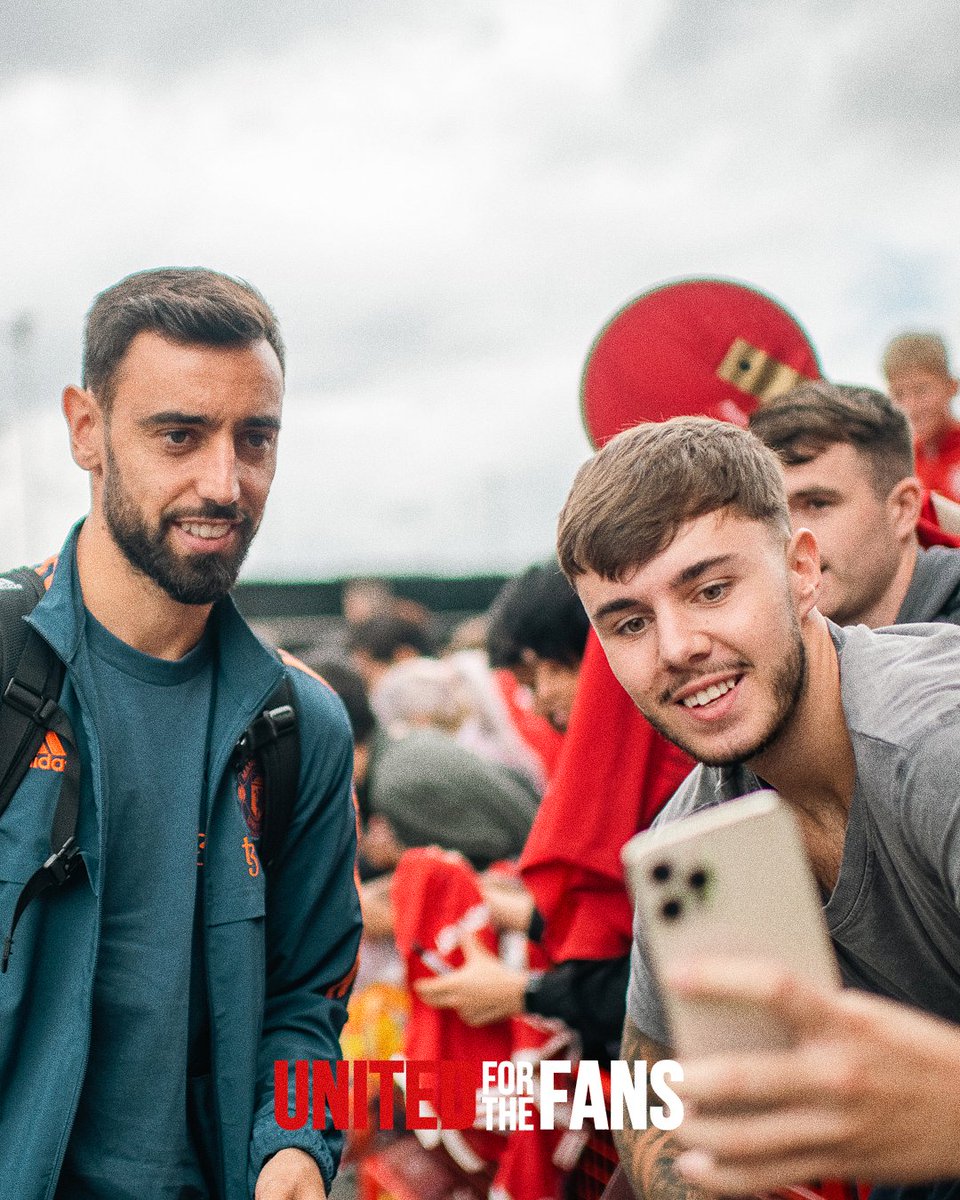 It's #NationalSelfieDay ❤️🤳

#MUFC || #UnitedForTheFans