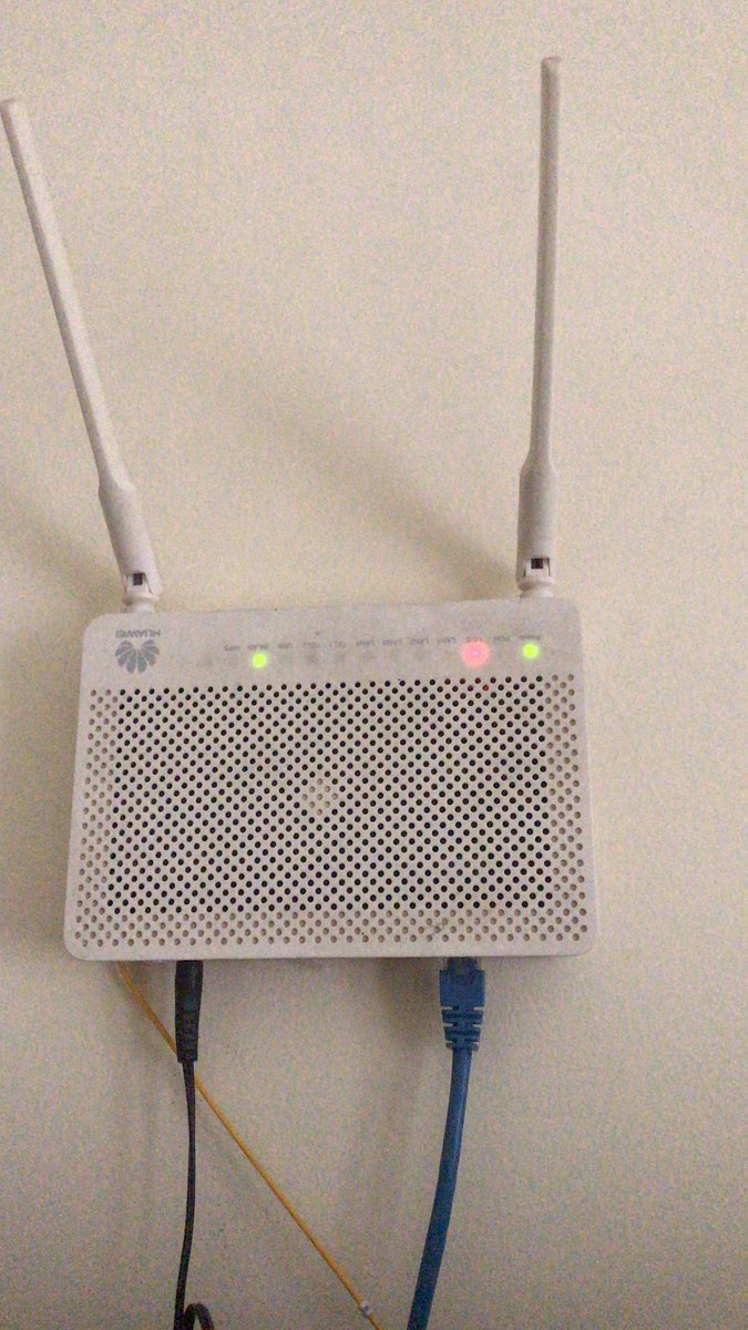 vidyvidyv's tweet photo. @oxygenidhome Kemaren udah bener ditarik kabel ulang, eh sekarang gini lagi. Tolong dibantu ya, karna menghambat pekerjaan https://t.co/VNX9ntK0Sb