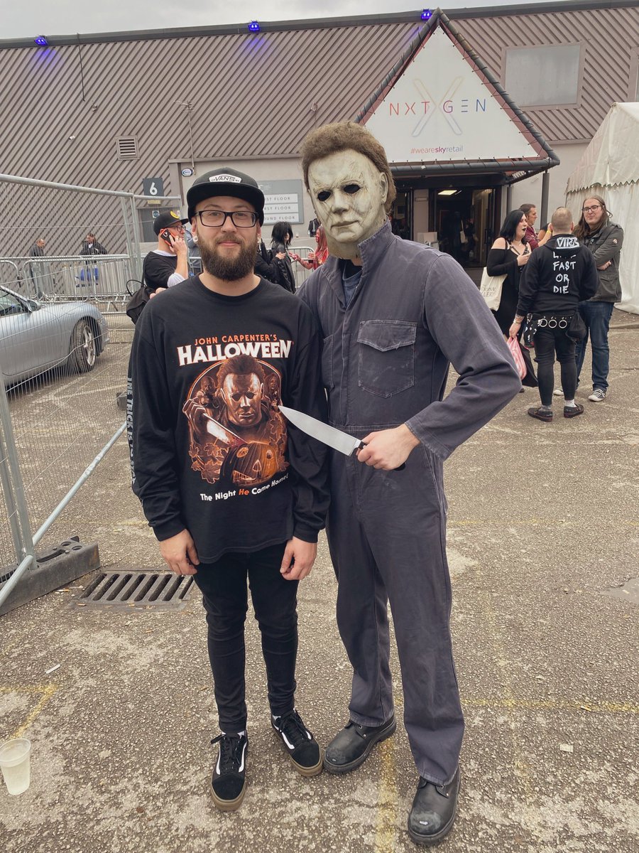 Made a new friend. He wasn’t very chatty though.
•
•
•
#MichaelMyers #halloween #halloweenmovie #horror #horrormovie #horrormovies #horrorcollector #horrorcollection #HorrorFam