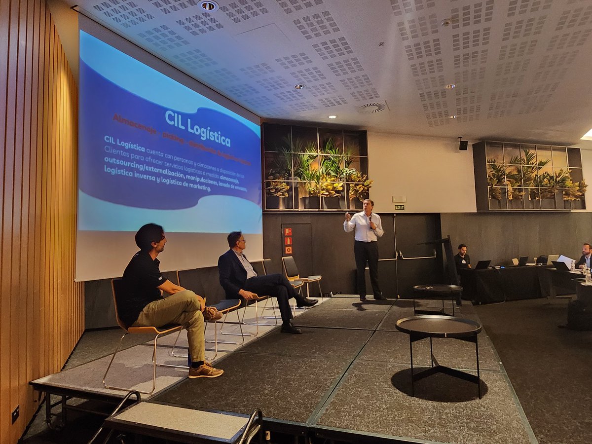 CEAMmetal's tweet photo. Carlos Giménez, Director Ejecutivo @cil_logistica comparte su sabiduría: al final, la empresa siempre le echa la culpa a la logística ¡Las cosas no llegan a tiempo!

Ofrece una completa explicación sobre contratiempos  y soluciones de adecuar un almacén a la #logística de retail. https://t.co/gpWyRRqgjO