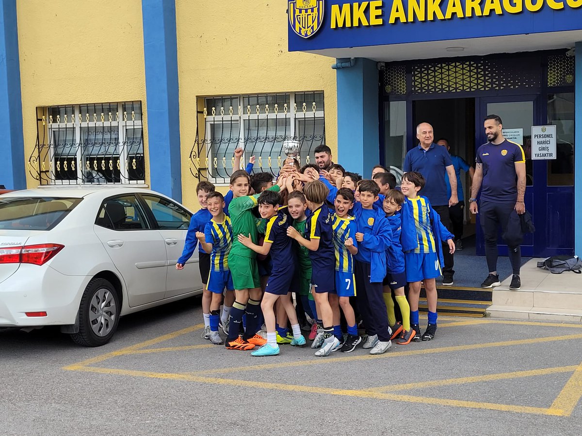 U11 Takımımız Minikler Ligi'nde şampiyon oldu. 🏆💛💙

#AnkaragücüAkademi