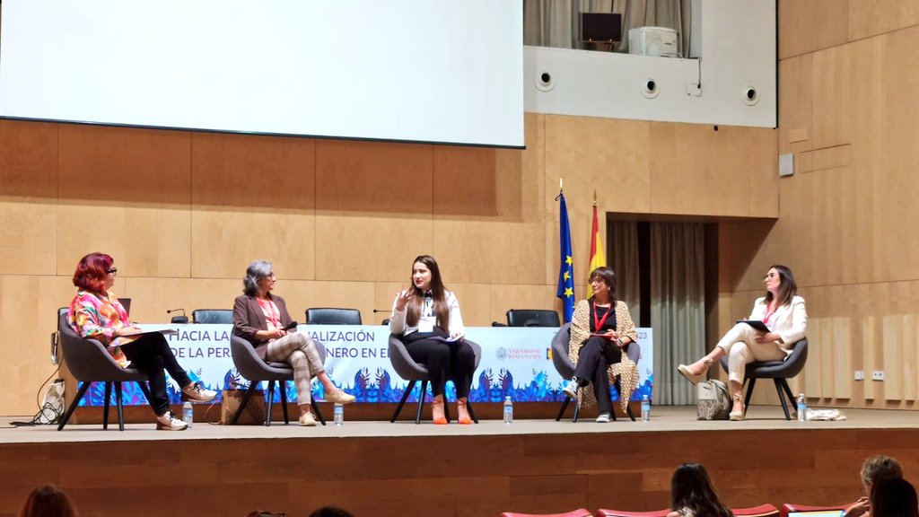 Negueda_Usal's tweet photo. #MujerRuralUsal🌾
Continuamos con la segunda jornada: 

🔵 MESA REDONDA IV.
Liderazgo y participación política de la mujer. La importancia del municipalismo. https://t.co/eySDpFnFuj