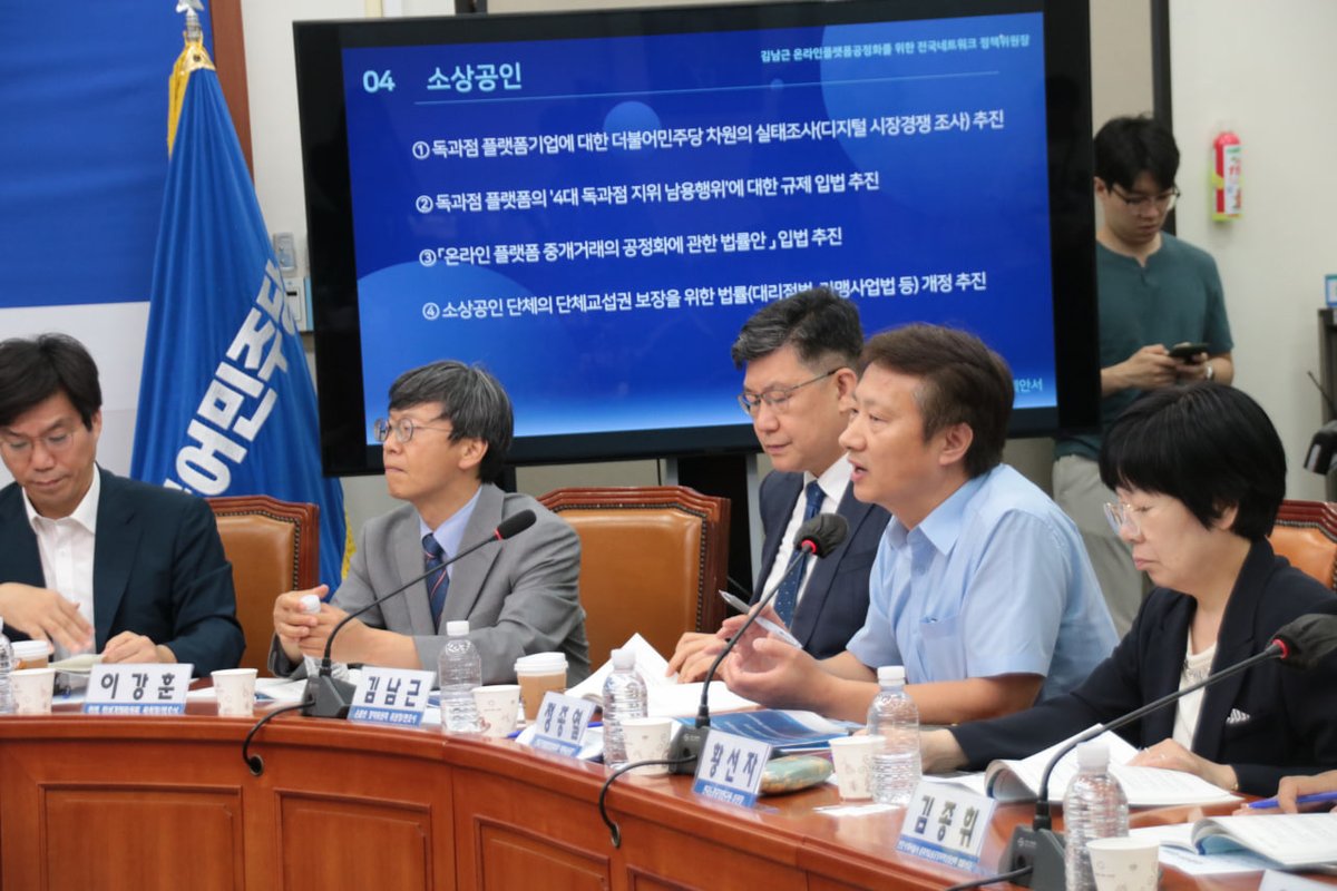 민생회복 프로젝트 ‘38대 민생회복 정책, 입법 과제 제안서’를 이재명 당대표님을 비롯한 지도부에게 전달했습니다. 국회의원만의 생각이 아닌, 각계 관계자들이 모여 보다 정교하고 생생한 해법을 마련했습니다.  ‘민생은 역시 더불어민주당’이라는 평가를 들을 수 있도록, 더욱 노력하겠습니다.