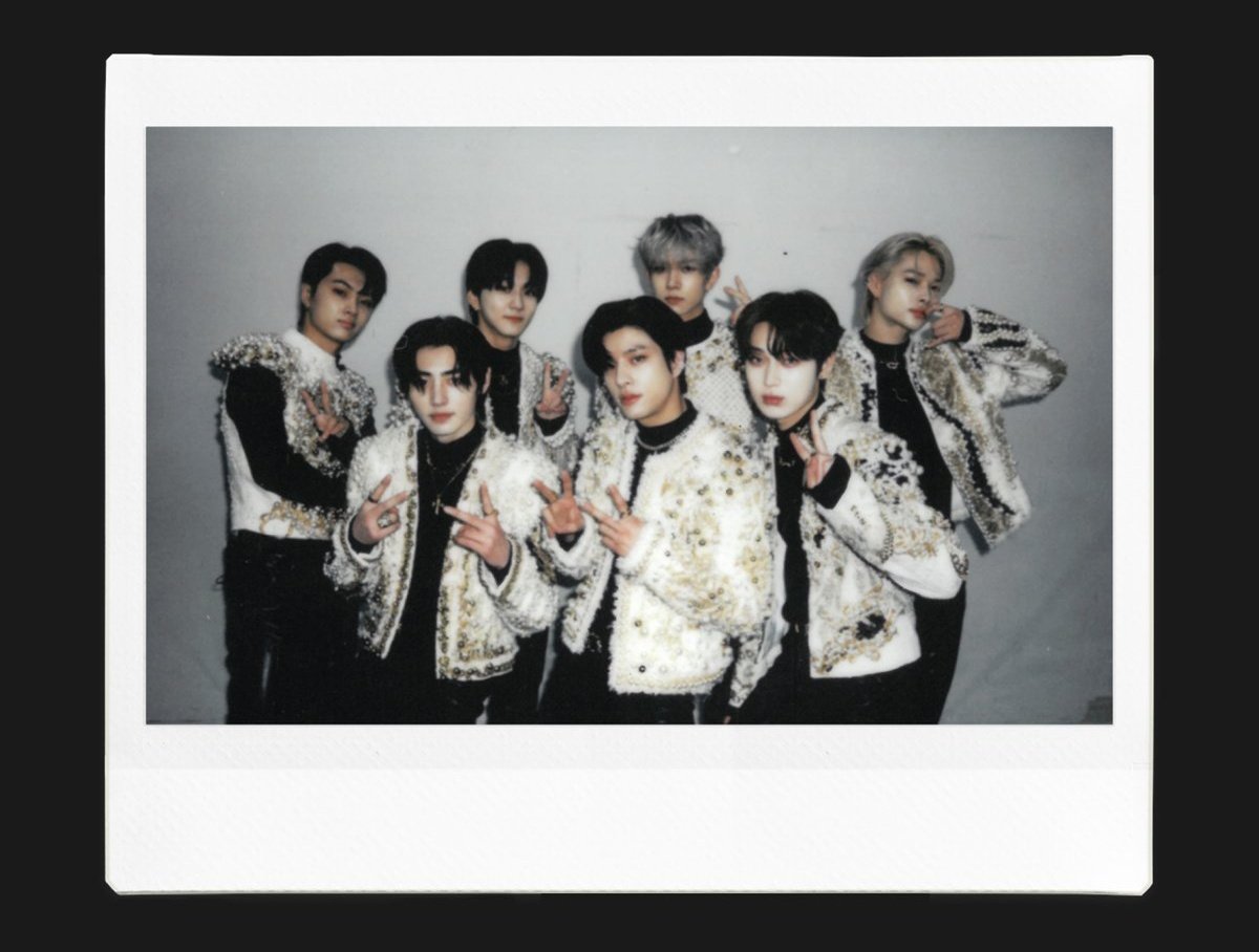 sunkistution's tweet image. a pile of imaginations 📚