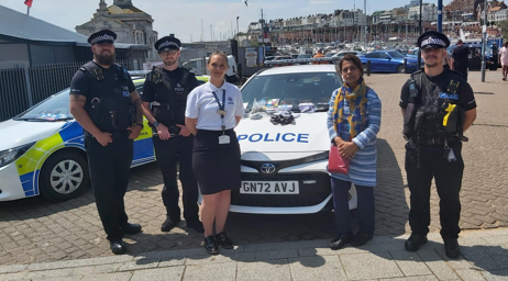 #Thanet officers discussed #NeighbourhoodPolicing with the public at an engagement event in #Ramsgate Harbour yesterday.
 
Great to see such a positive response, with advice and safety devices handed out to the many people who stopped to chat. #SaferSummer