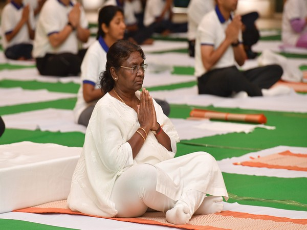 "Yoga is India's gift to the world": President Droupadi Murmu

Read <a href="/ANI/">ANI</a> Story | aninews.in/news/national/…

#PresidentMurmu #PresidentDroupadiMurmu #YogaDay #InternationalYogaDay