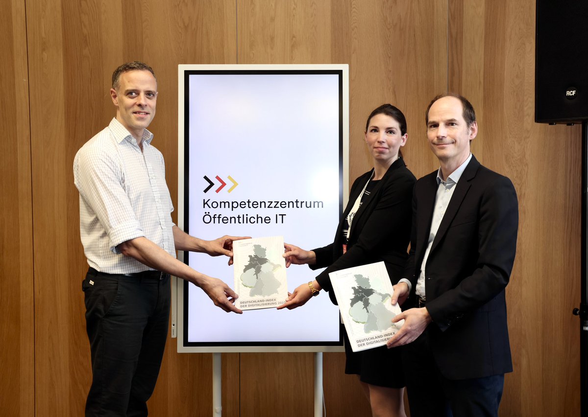 Fraunhofer FOKUS (@fraunhoferfokus) on Twitter photo Wie steht es um die Digitalisierung in den einzelnen Bundesländern? Welche sind die Vorreiter? Unser Kompetenzzentrum <a href="/OeffentlicheIT/">ÖFIT</a> stellt heute mit <a href="/cio_bund/">Markus Richter</a> Dr. Markus Richter, Staatssekretär im <a href="/BMI_Bund/">Bundesministerium des Innern</a>, auf dem #Zukunftskongress den #DIndex2023 vor. Wie steht es um die Digitalisierung in den einzelnen Bundesländern? Welche sind die Vorreiter? Unser Kompetenzzentrum <a href="/OeffentlicheIT/">ÖFIT</a> stellt heute mit <a href="/cio_bund/">Markus Richter</a> Dr. Markus Richter, Staatssekretär im <a href="/BMI_Bund/">Bundesministerium des Innern</a>, auf dem #Zukunftskongress den #DIndex2023 vor.