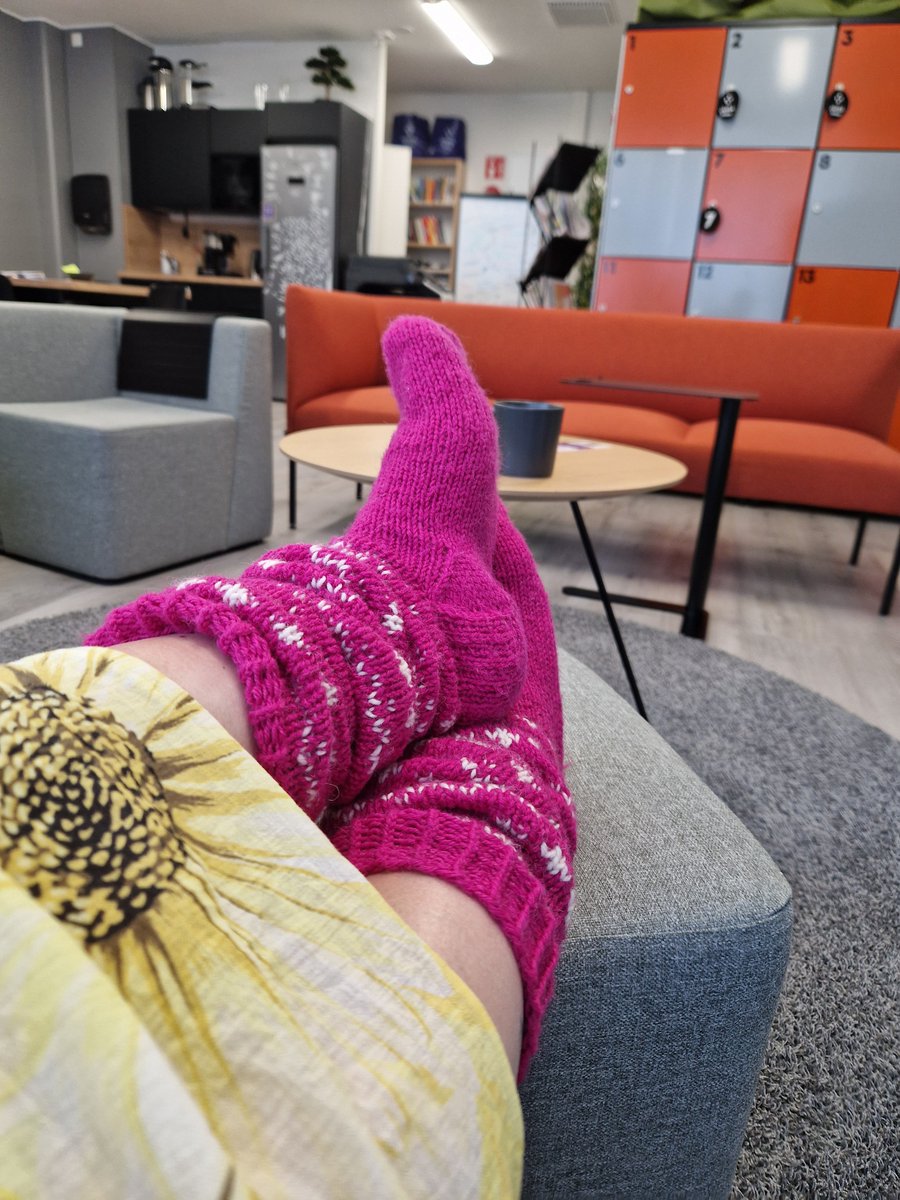 Hei tuu Tehtaalle töihin, täällä ei tarvitse hikoilla!😎 
Ja muistutuksena vielä, että juhannusaattona 23.6. Tehdas käytössä ainoastaan ovikoodilla. 🥳
#jämsätehdas #hyvätyöpäiväkokemus #hyväyrittäjäkokemus #hyväoppimiskokemus #etätyö #jämsä #keskisuomi #helle #ilmastointi #kesä