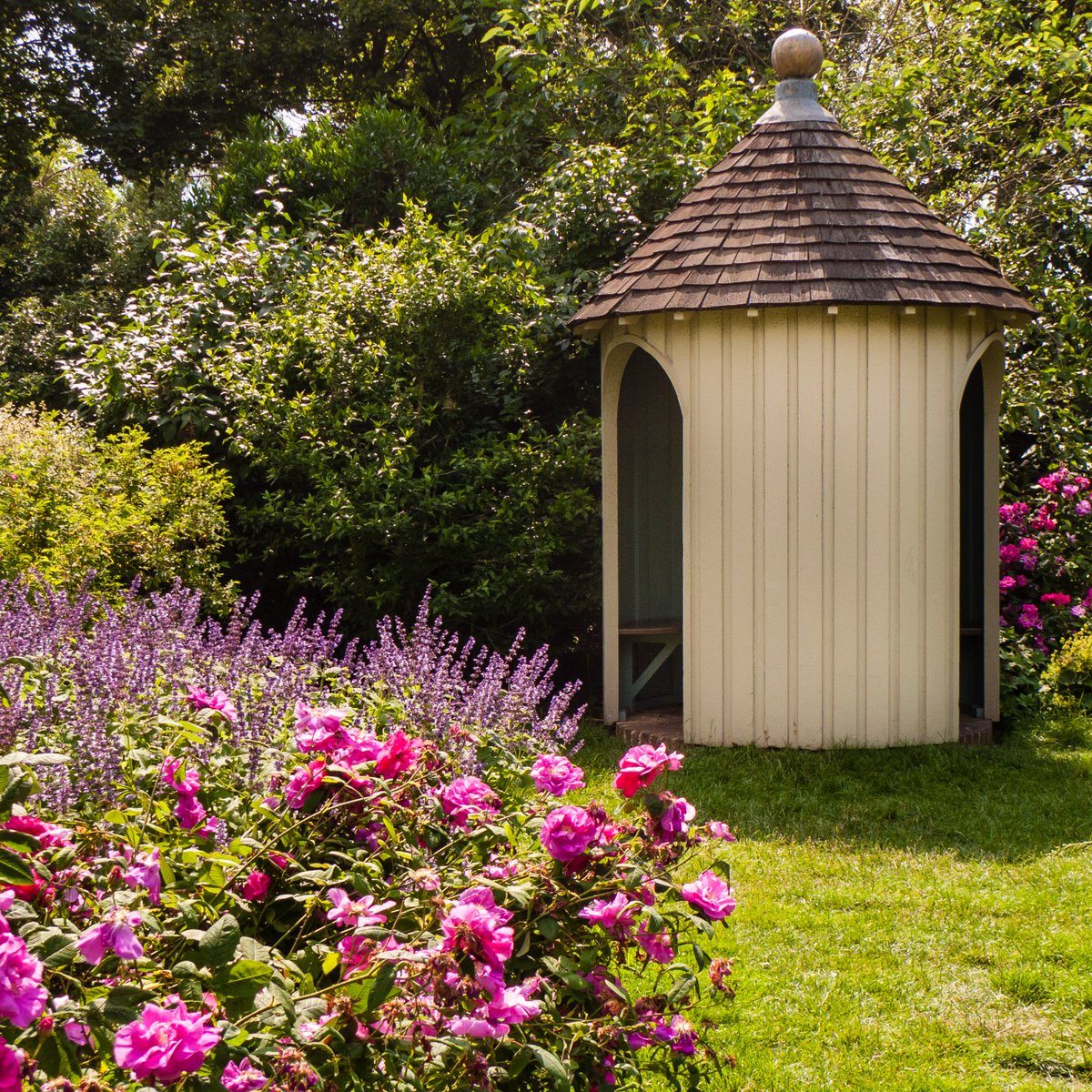 Have you voted in the 2023 <a href="/The_RHS/">The RHS</a>  Partner Garden of The Year competition? 🌼🌷🌳
We’d love your vote for Ham House &amp; Garden 🤩
Link in bio for details.

📷NT / Chris Davies

#RHSPartnerGarden #RHSPartnerGardens #garden #gardens #VisitRichmond @southeastnt <a href="/NTlovesLondon/">NationalTrustLondon</a>