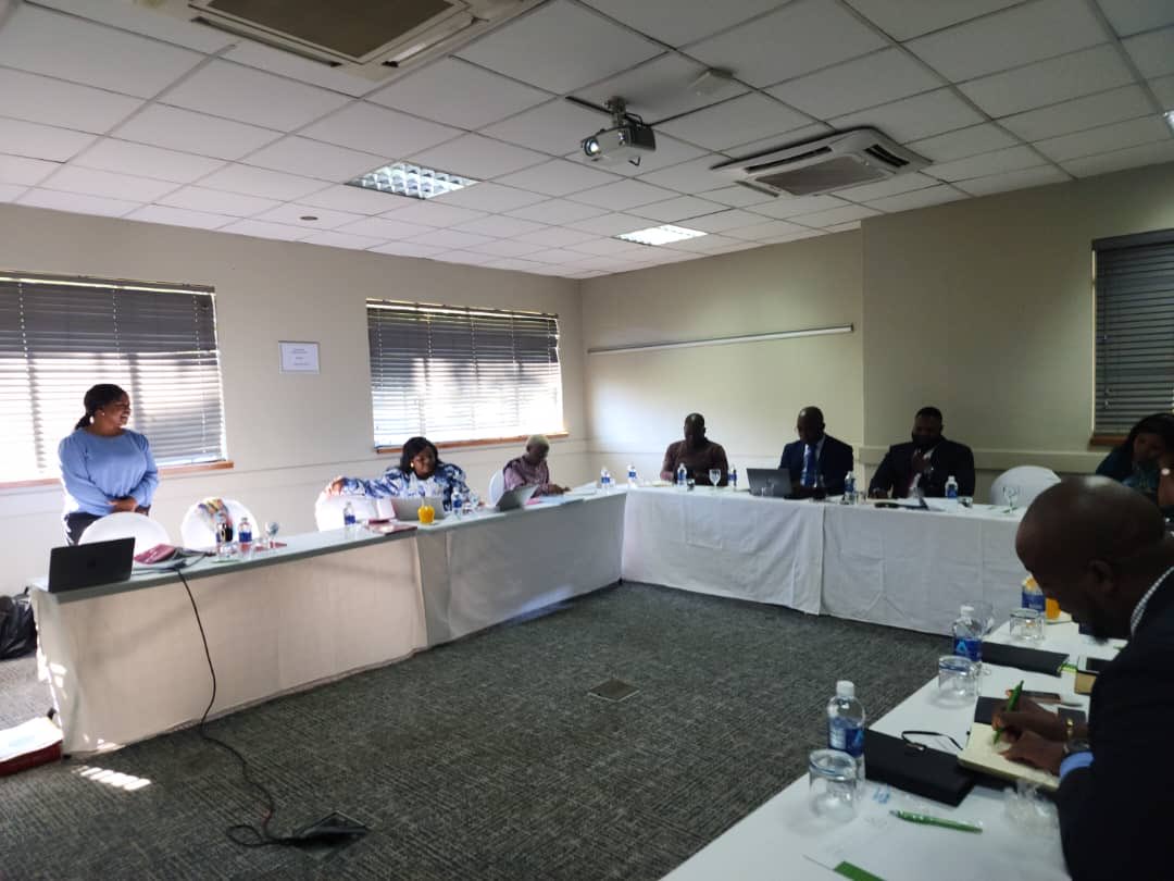 EdTransform_UK's tweet photo. Leaders across @WiseOwl group of schools Zimbabwe debating Values,Vision and Culture in a very exciting strategic day today ⁦@jodoyle321⁩ ⁦@denisemburgess⁩ ⁦@GreatDenhamPS⁩ ⁦@ChapelBreak⁩ ⁦@year6_STOL⁩ ⁦@ScarthoJ⁩ ⁦@TheWherrySchool⁩ https://t.co/s3A2Ows7X6