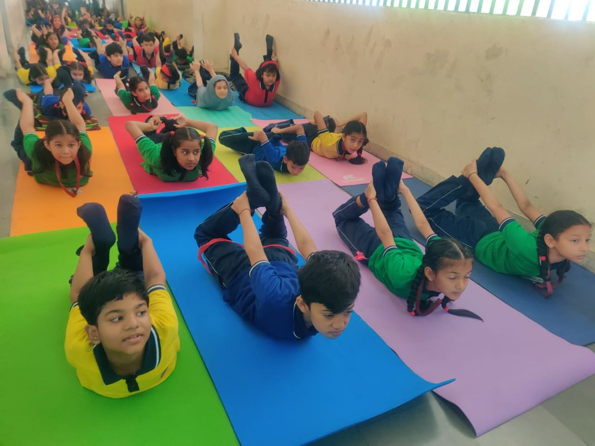 ViharKv's tweet photo. "Yoga for Vasudhaiva Kutumbaka"
"योग–योग का नारा है, भविष्य अब हमारा है"
#YogaforVasudhaivaKutumbakam #YogaDay https://t.co/zmffX0GN90