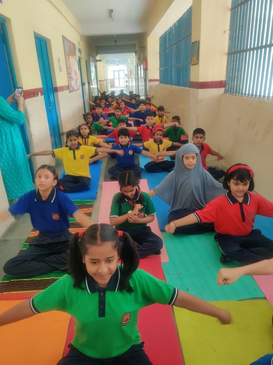 ViharKv's tweet photo. "Yoga for Vasudhaiva Kutumbaka"
"योग–योग का नारा है, भविष्य अब हमारा है"
#YogaforVasudhaivaKutumbakam #YogaDay https://t.co/zmffX0GN90