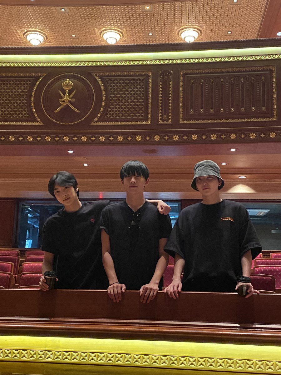 B.I.G in Oman City Tour 🚌 Behind Photo📸 #2
🔗 youtu.be/QlbvH_Bbgj8

#BIG #Boysingroove #CONCERT
#Oman #citytour #BEHINDE
#J_HOON #HEEDO #JINSEOK
#비아이지 #비아이지콘서트
#오만 #시티투어 #비하인드
#제이훈 #희도 #진석