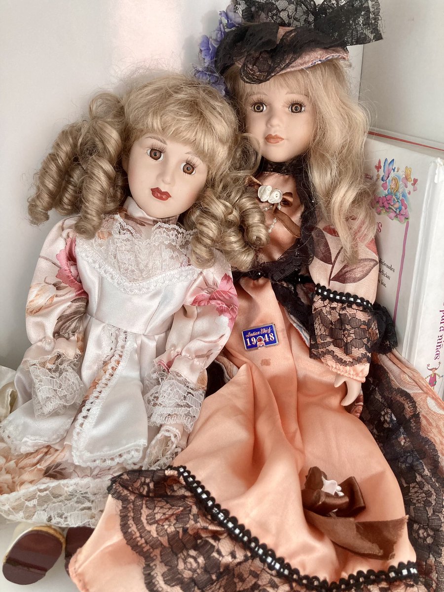 Do porcelain dolls count?? anyways here are my girlies 🥰 I got them at an antique store and a jumble sale.
I've also got a super cute bjd doll coming home soon that I'll customise into one of my characters