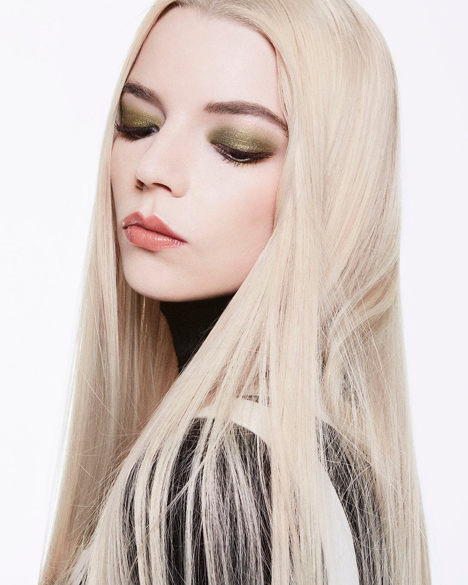 Eyes take the center stage.
Anya Taylor Joy embodies the “Dress your eyes in Dior” story with a couture tone. Her eyes are accentuated by the Diorshow 5 Couleurs palette in Khaki and the refillable Diorshow Iconic Overcurl 24h spectacular volume and curl.
#DiorBeauty #DiorMakeup