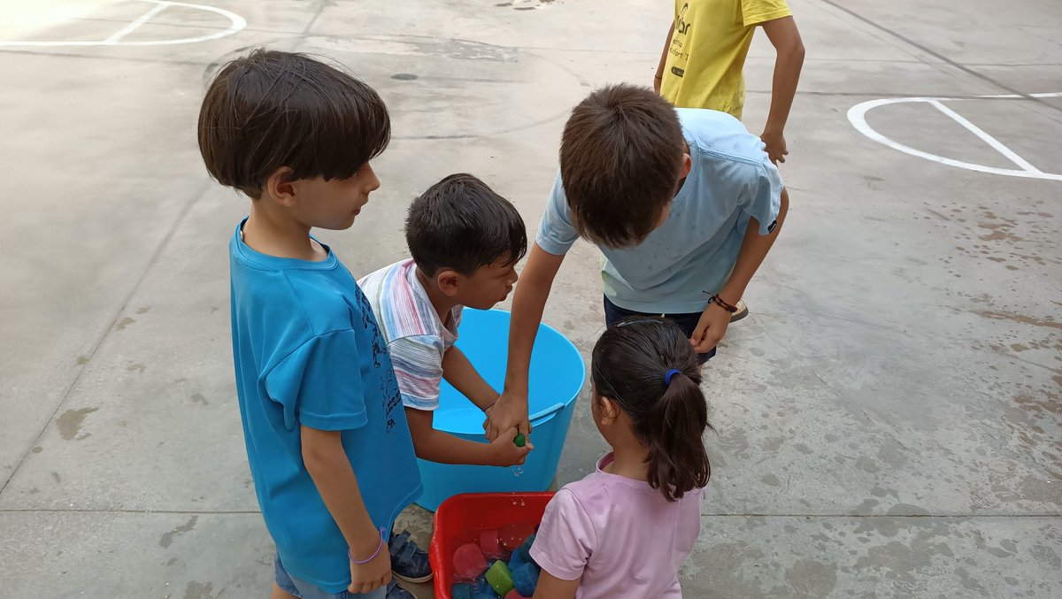 anselm_de's tweet photo. Comencem la ginkana d'Infantil https://t.co/GXQqGbuKNa