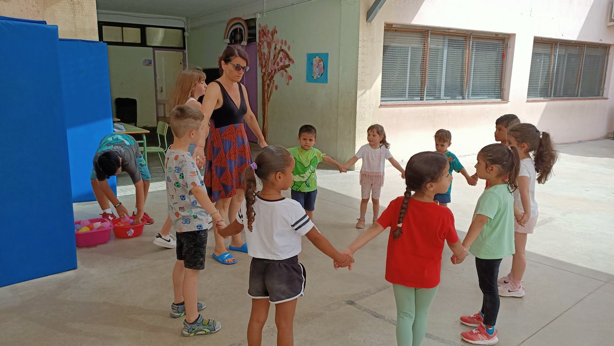 anselm_de's tweet photo. Comencem la ginkana d'Infantil https://t.co/GXQqGbuKNa