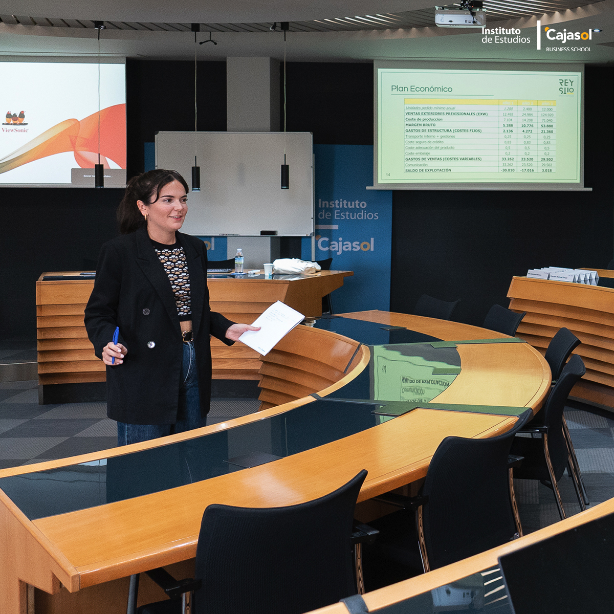 iecajasol's tweet photo. Además, han estado presentes profesionales como Mª Dolores García de Leaniz Jiménez, Raquel María Palacios López y José María Tinajero Ríos.
💪🏼 Todos los alumnos presentaron sus #TFMs y ya están dando sus primeros pasos en el #mundolaboral.
ℹ️ https://t.co/w17rdKUuMu https://t.co/lFiqPUN1sV