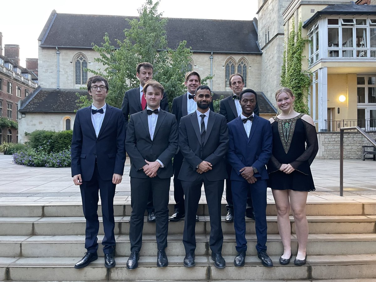 Lovely Schools Dinner to say goodbye to our <a href="/SPC_Oxford/">St Peter's College</a> and <a href="/oxengsci/">Engineering Science, Oxford</a> 4th years <a href="/bwpapiez/">Bartek Papiez</a> <a href="/MonroeResearch/">Monroe Research Group</a>