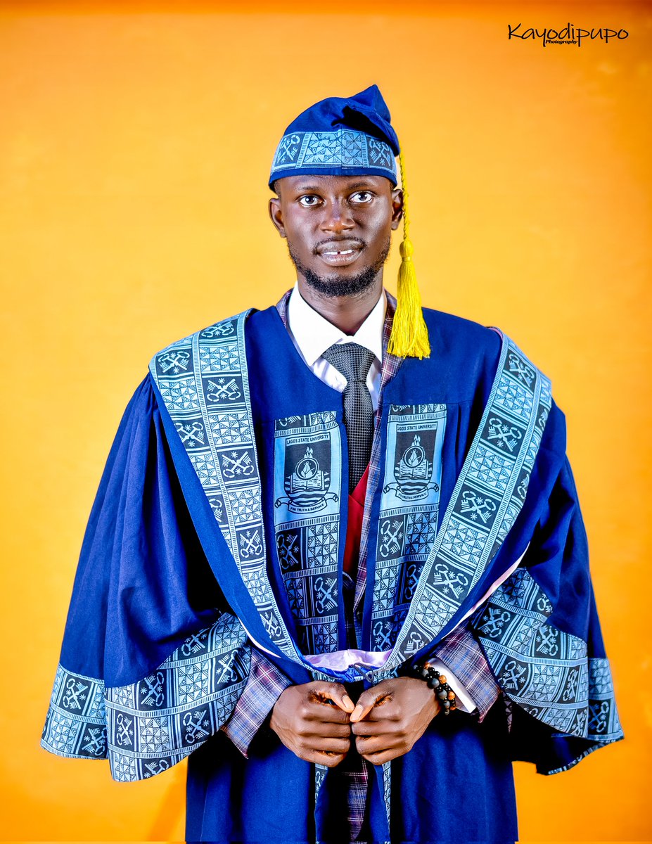 AdenekanQuadr10's tweet photo. I celebrate myself as I emerge:
🎓 Best Graduating Student, Business Education Unit 2020/21
🎓 Second Overall Best Graduating Student, Department of Educational Management 2020/2021 
🎓 Second Overall Best Graduating Student, Faculty of Education 2020/2021 
#LASU26thConvocation https://t.co/2nkW4EAn0D