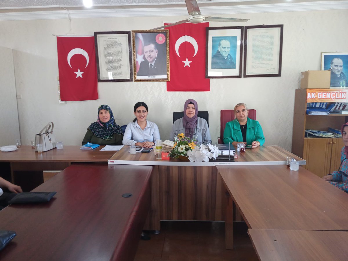 akkdn_osmaniye's tweet photo. AK Parti Osmaniye İl Kadın Kolları Başkan Yardımcısı Meriç Şen eşliğinde İl Kadın Kolları Yönetimi olarak, AK Parti Sumbas İlçe Kadın Kolları Başkanı Aytiben Gökçek başkanlığında toplanan İlçe Kadın Kolları Yönetim Kurulu Toplantısı'na iştirak ettik. https://t.co/PtzofyVQ1g