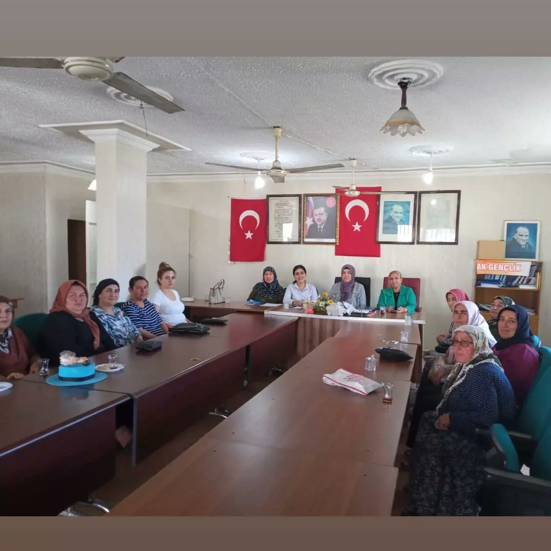 akkdn_osmaniye's tweet photo. AK Parti Osmaniye İl Kadın Kolları Başkan Yardımcısı Meriç Şen eşliğinde İl Kadın Kolları Yönetimi olarak, AK Parti Sumbas İlçe Kadın Kolları Başkanı Aytiben Gökçek başkanlığında toplanan İlçe Kadın Kolları Yönetim Kurulu Toplantısı'na iştirak ettik. https://t.co/PtzofyVQ1g