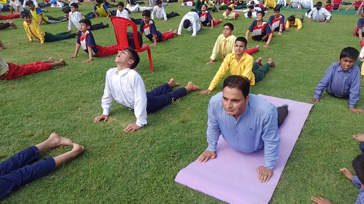 ZpeoM43649's tweet photo. 9th international yoga day celebrated by YOUTH SERVICES AND SPORTS DEPARTMENT Anantnag zone mattan https://t.co/9Cg61BVZ6G