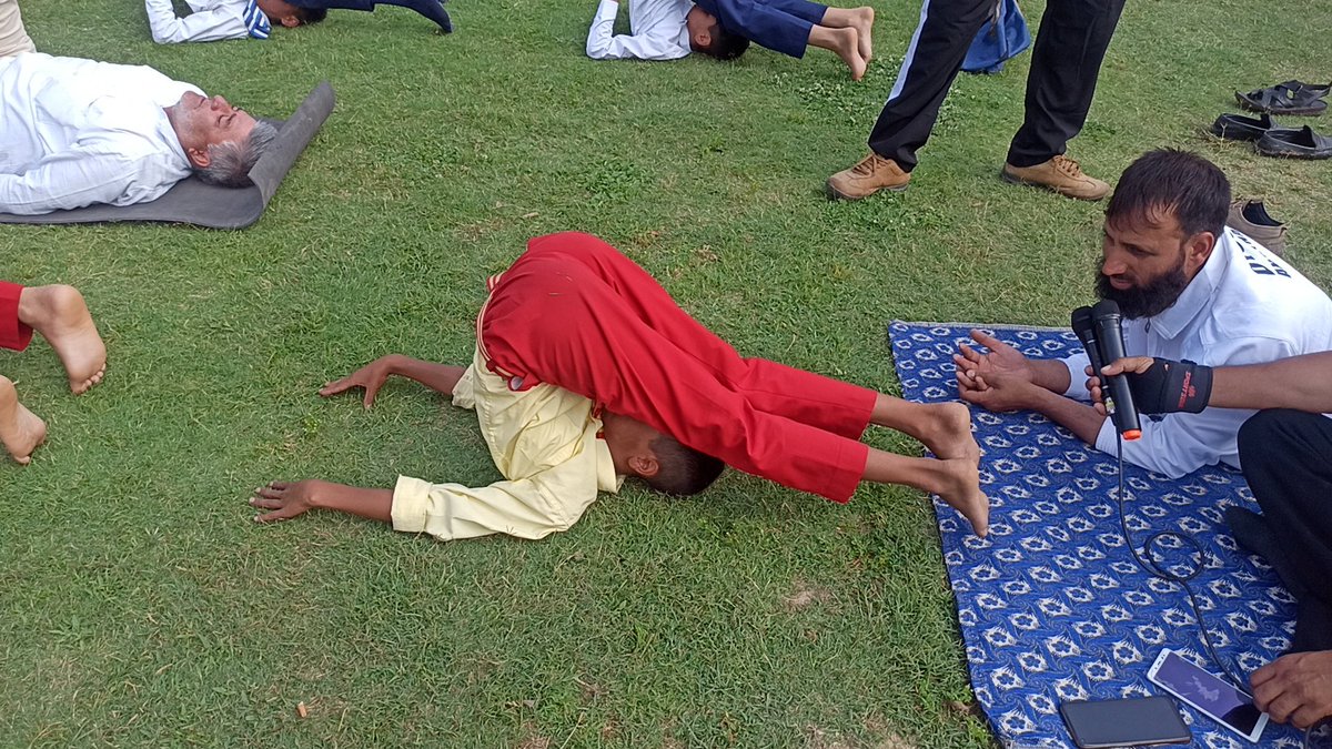 ZpeoM43649's tweet photo. 9th international yoga day celebrated by YOUTH SERVICES AND SPORTS DEPARTMENT Anantnag zone mattan https://t.co/9Cg61BVZ6G
