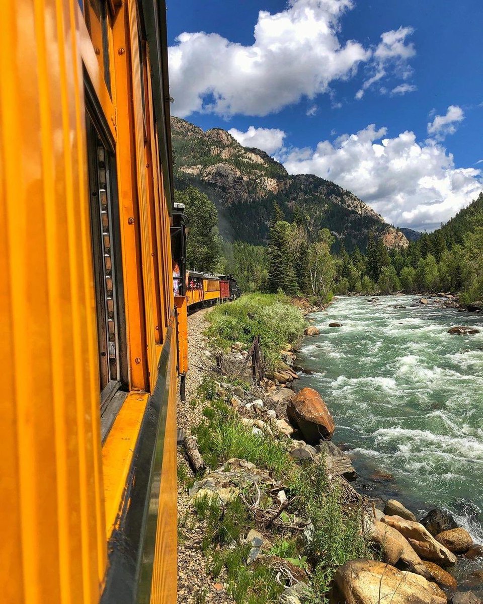 happy Wednesday everyone! 

📍 Durango & Silverton Narrow Gauge Railroad In Colorado, USA 🇺🇸