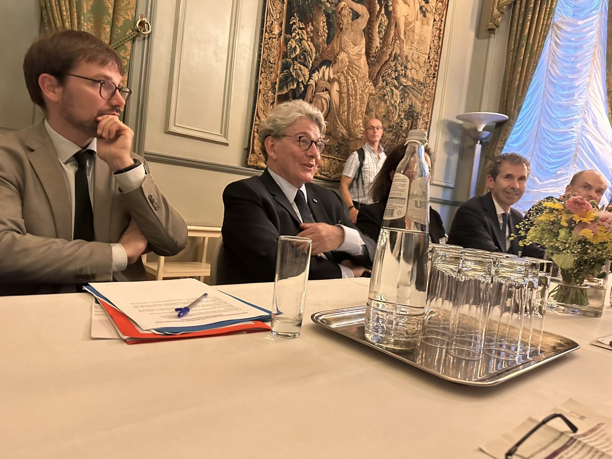 JacquesCreyssel's tweet photo. Travail intensif à Bruxelles avec (1) l’AG, le Board et le dîner des 30 ans d’@EuroCommerce (2) une rencontre avec @ThierryBreton sur les besoins d’invest du retail et les réglementations contraires au marché intérieur (3)une réunion avec le DG @ecfin @FCDfrance @FranceCommerce_ https://t.co/Ub6176s213