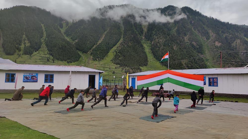 RN11359922's tweet photo. س #InternationalYogaDay پر، آئیے ایک عالمی برادری کے طور پر اس قدیم عمل کو اپنانے کے لیے متحد ہوں جو ہماری زندگیوں میں توازن، طاقت اور امن لاتا ہے۔ #InternationalYogaDay2023 #IYD23 #YogaDay2023 https://t.co/Qfk2GV3JcK