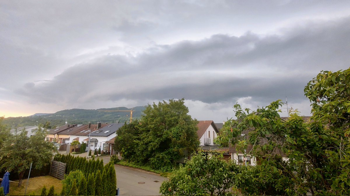Monuemo's tweet photo. @Kachelmannwettr Gerade eben in Dettingen-Teck... https://t.co/z49XxoqHwX
