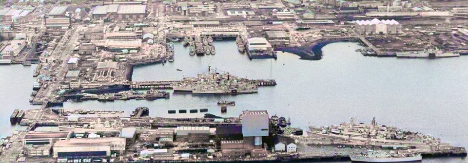 #OnThisDay 1995 Rosyth Naval Base closed, MCM Squadrons still based there moved to @HMNBClyde & @HMNBPortsmouth Though no longer a Fleet base, the yard still has a heavy naval use for repair and shipbuilding.  @HMSQNLZ & @HMSPWLS built there as is @HMSVenturerRN and the Type 31s