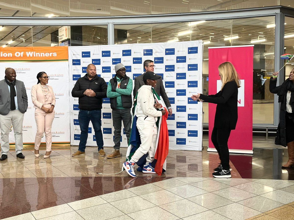 OptimizeAgency's tweet photo. Celebrating South African wheelchair tennis women’s player @KGmontjane1 on winning the Roland Garros Grand Slam title in France 🙌🏽🙌🏽
#WheelChairTennis #Tennis #TeamKG #Sport #Macsteel #HomeComing https://t.co/dGAJdABYt8